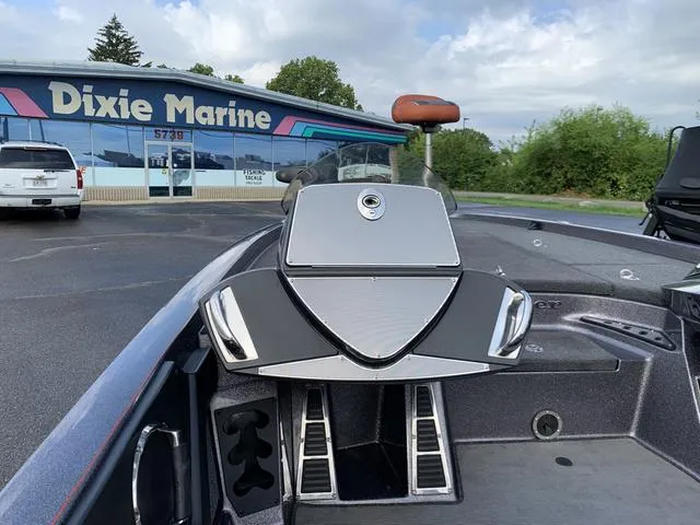 Slide: The Image of 2019 Ranger Z521C boat at Dixie Marine dealership. - 3