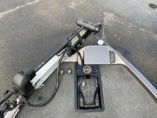 Slide: The Image of 2019 Ranger Z521C boat deck with trolling motor and control panel. - 6