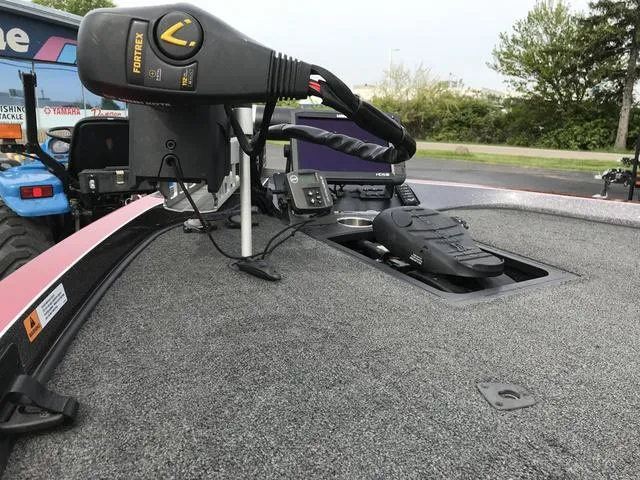 Slide: The Image of 2019 Ranger Z520L boat deck with trolling motor and control panel. - 6