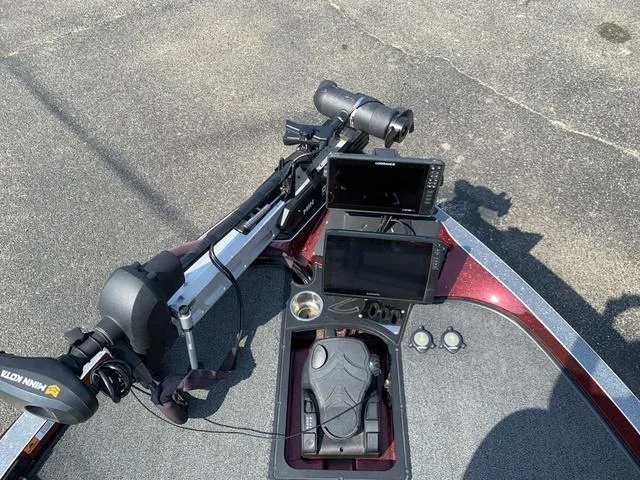 Slide: The Image of 2020 Ranger Z520L CUP boat with advanced navigation and fishing equipment. - 3