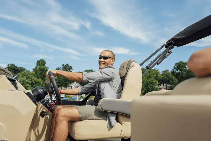 Slide: The Image of Harris Cruiser 210 2025 - 4