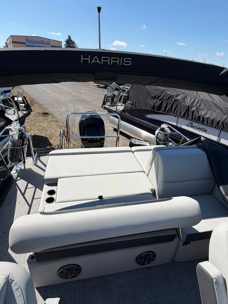 Slide: The Image of Harris Cruiser 210 2025 - 10