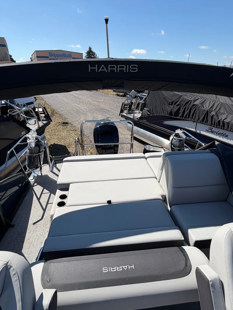 Slide: The Image of Harris Cruiser 210 2025 - 11