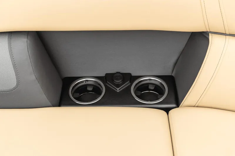 Slide: The Image of Harris Cruiser 210 2025 - 6