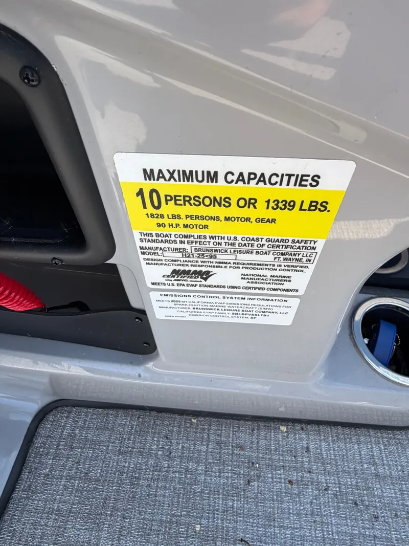 Slide: The Image of Harris Cruiser 210 2025 - 7