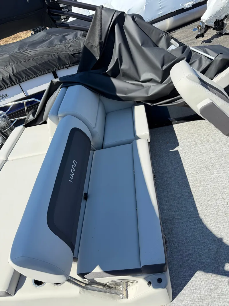 Slide: The Image of Harris Cruiser 210 2025 - 9