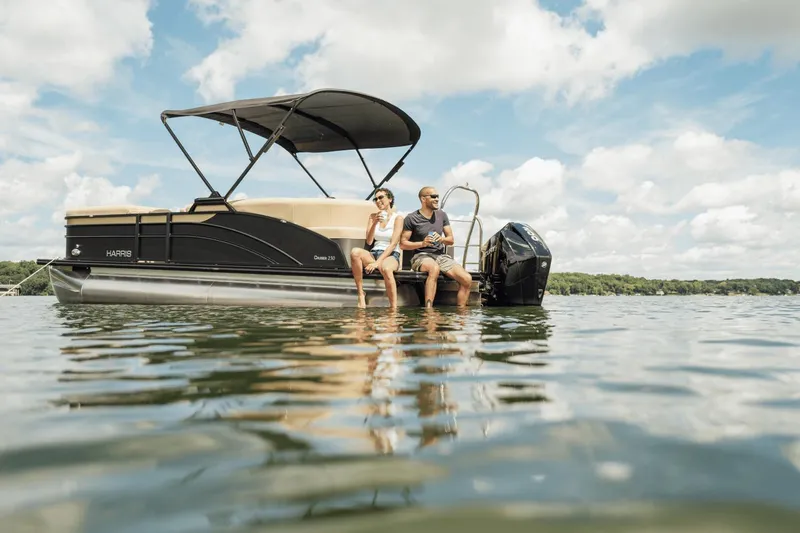 Slide: The Image of Harris Cruiser 210 2025 - 6