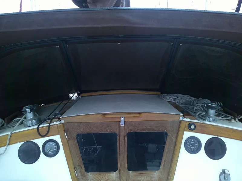 Slide: The Image of 1984 Catalina 36' sloop cockpit with wooden hatch and navigation instruments. - 18