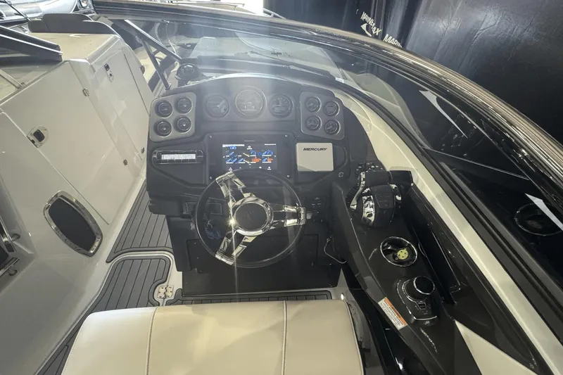 Slide: The Image of Monterey 328SS 2019 - 18
