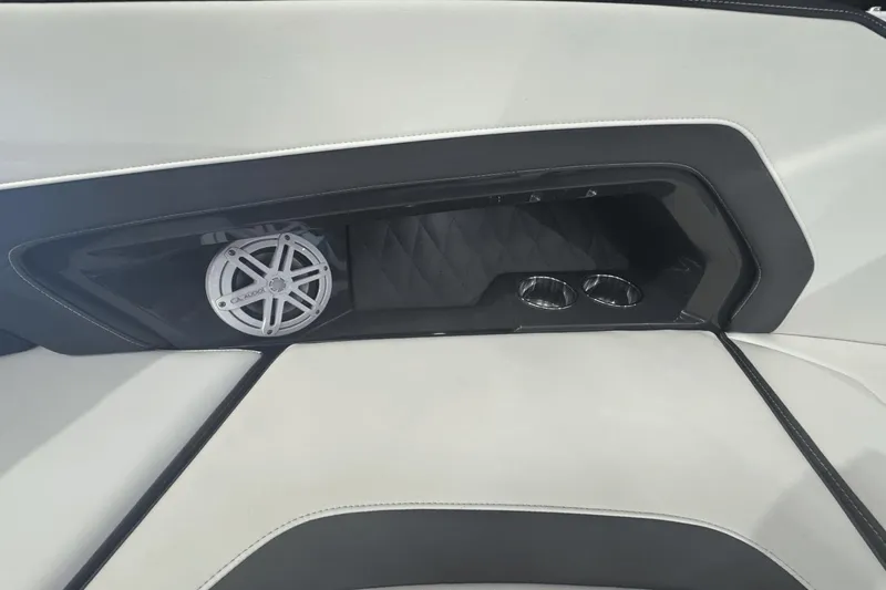 Slide: The Image of Monterey 328SS 2019 - 28