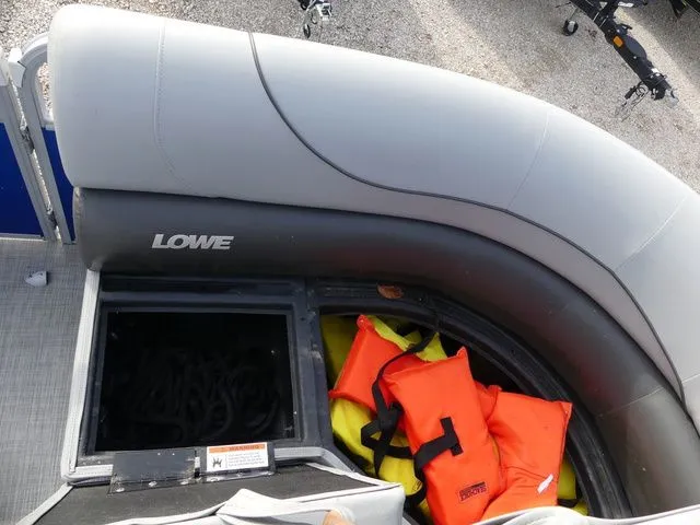 Slide: The Image of Lowe SS210 V 2021 - 10