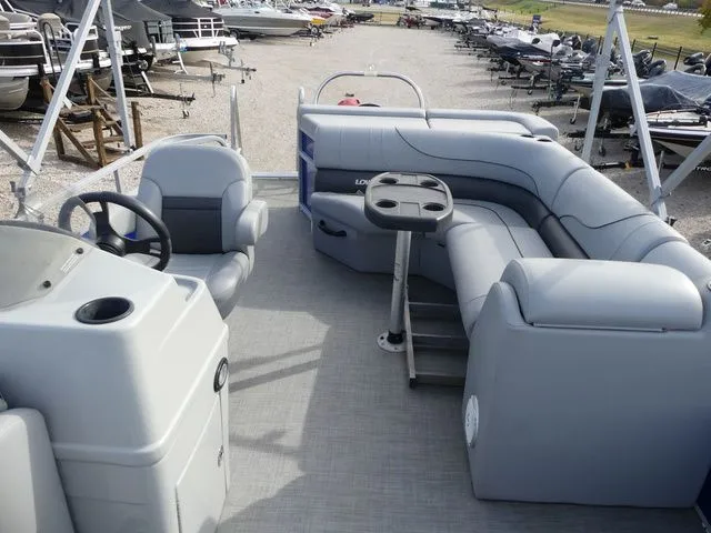 Slide: The Image of Lowe SS210 V 2021 - 11