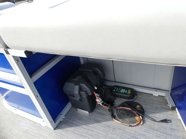 Slide: The Image of Lowe SS210 V 2021 - 14