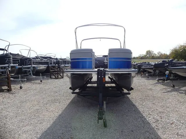 Slide: The Image of Lowe SS210 V 2021 - 2