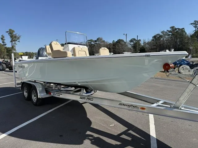 Slide: The Image of Sea Pro 210 Bay 2025 - 3