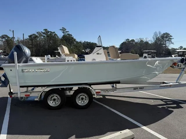 Slide: The Image of Sea Pro 210 Bay 2025 - 4