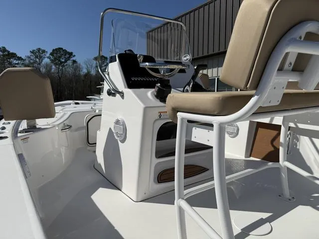 Slide: The Image of Sea Pro 210 Bay 2025 - 9