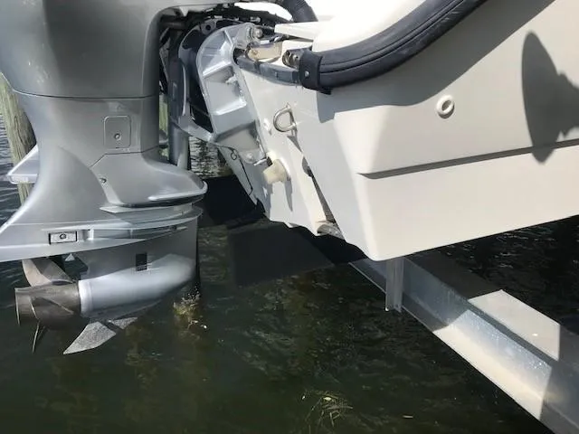 Slide: The Image of 1998 Boston Whaler 260 Outrage boat engine and propeller in water. - 22