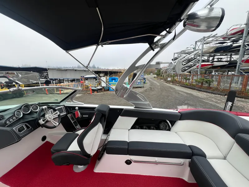 Slide: The Image of MasterCraft XT23 2017 - 15