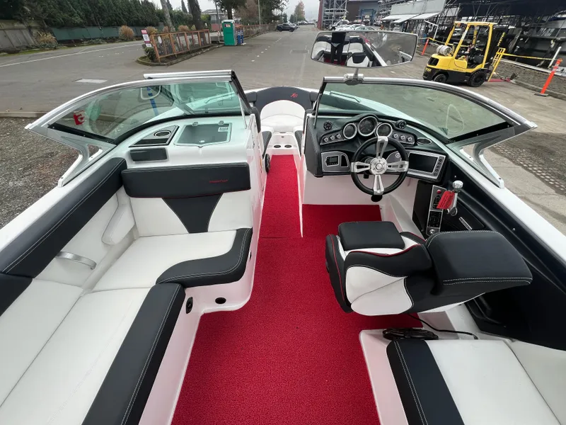 Slide: The Image of MasterCraft XT23 2017 - 16