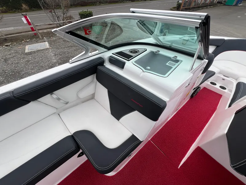 Slide: The Image of MasterCraft XT23 2017 - 17