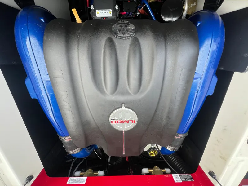 Slide: The Image of MasterCraft XT23 2017 - 23