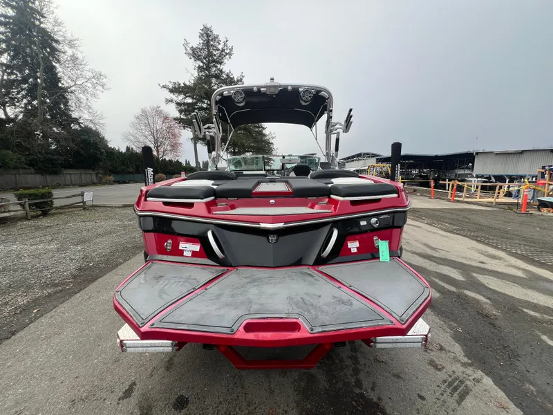 Slide: The Image of MasterCraft XT23 2017 - 7