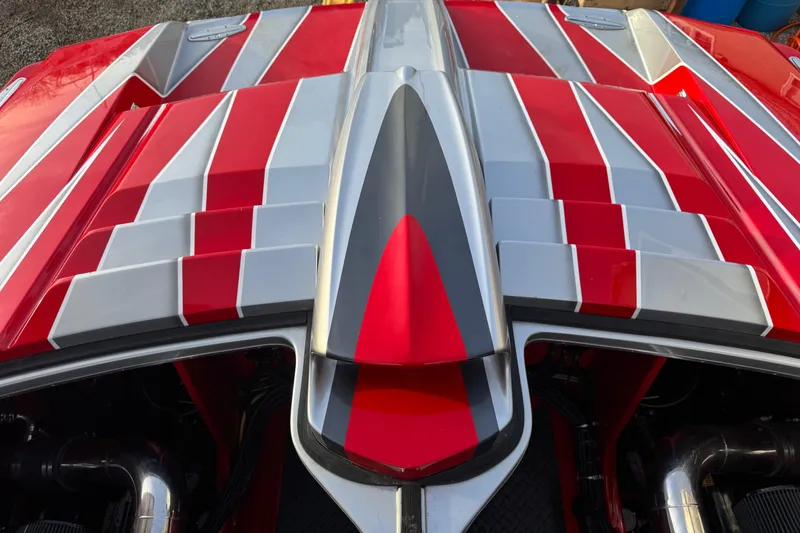Slide: The Image of Nor-Tech 4000 Roadster 2010 with vibrant red, white, and gray geometric design. - 15