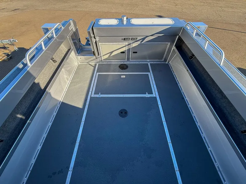 Slide: The Image of North River 23' Seahawk 2026 - 11