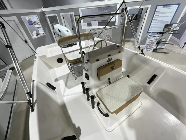 Slide: The Image of Sea Chaser EV180 Sea Skiff 2025 - 10