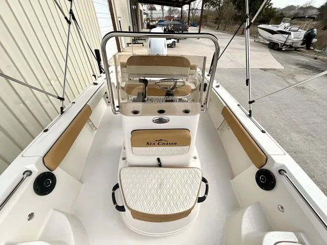 Slide: The Image of Sea Chaser 21 LX 2025 - 12