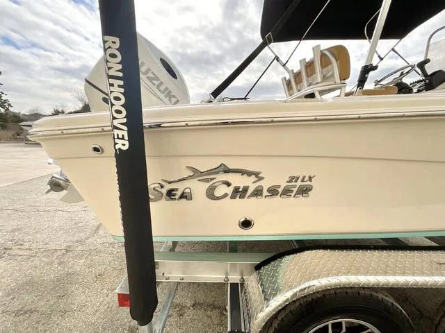 Slide: The Image of Sea Chaser 21 LX 2025 - 15