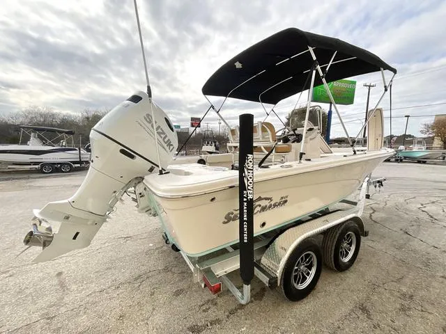 Slide: The Image of Sea Chaser 21 LX 2025 - 20