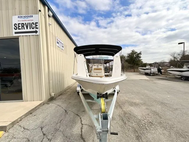 Slide: The Image of Sea Chaser 21 LX 2025 - 22