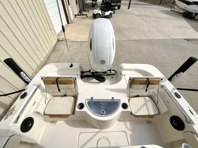 Slide: The Image of Sea Chaser 21 LX 2025 - 23