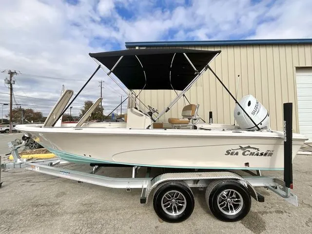 Slide: The Image of Sea Chaser 21 LX 2025 - 3