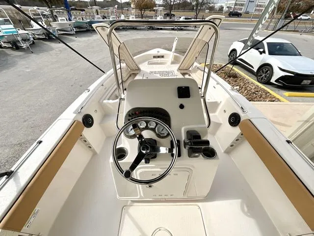 Slide: The Image of Sea Chaser 21 LX 2025 - 5