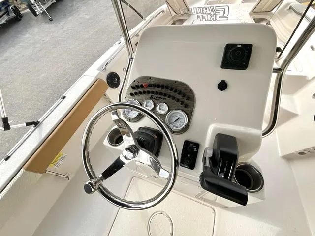 Slide: The Image of Sea Chaser 21 LX 2025 - 6