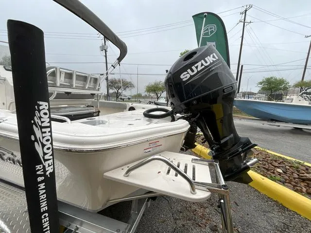 Slide: The Image of Sea Chaser 23 LX 2025 - 12