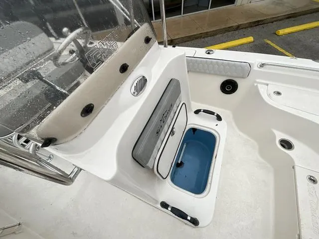 Slide: The Image of Sea Chaser 23 LX 2025 - 15