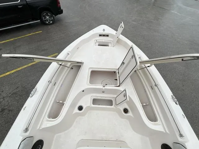 Slide: The Image of Sea Chaser 23 LX 2025 - 23