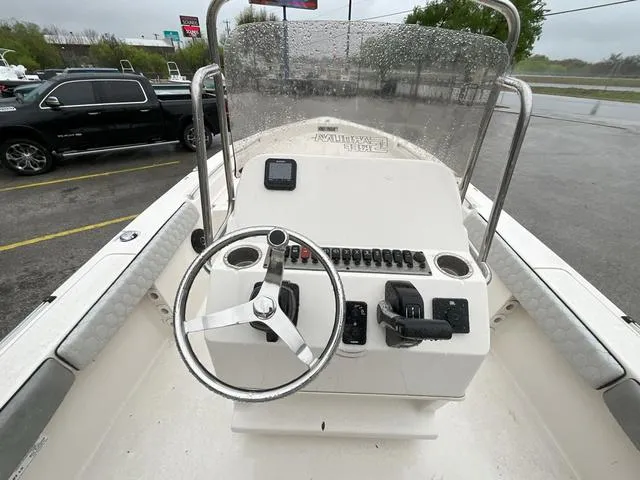 Slide: The Image of Sea Chaser 23 LX 2025 - 24