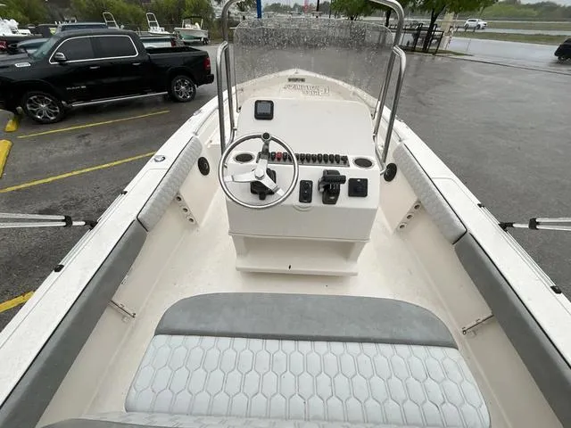 Slide: The Image of Sea Chaser 23 LX 2025 - 4