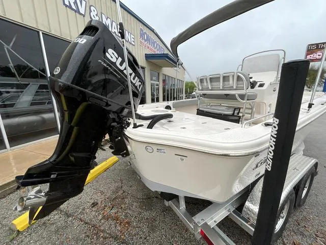 Slide: The Image of Sea Chaser 23 LX 2025 - 7