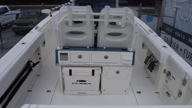 Slide: The Image of Cobia 265 CC 2025 - 12