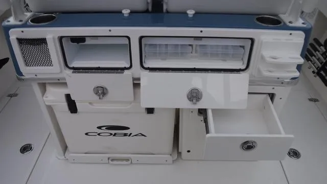 Slide: The Image of Cobia 265 CC 2025 - 13