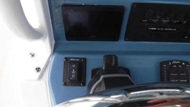 Slide: The Image of Cobia 265 CC 2025 - 21