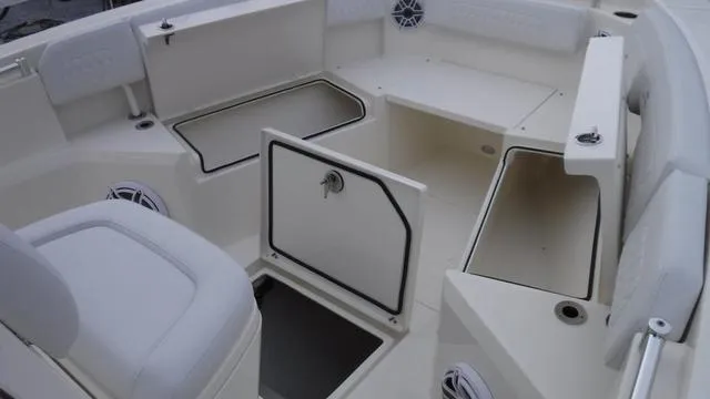 Slide: The Image of Cobia 265 CC 2025 - 25