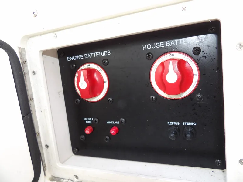 Slide: The Image of Control panel of a 2022 Stingray 269 DC boat, featuring engine and house battery switches. - 35