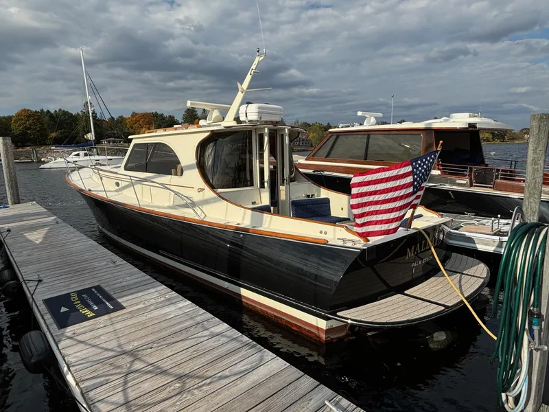 Slide: The Image of 2005 Hinckley Talaria 44 MY yacht docked with American flag. - 22